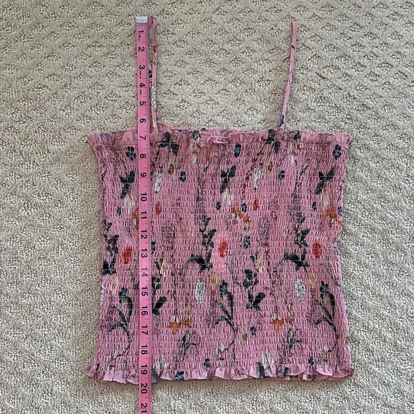 Gianni Bini Smocked Stacey Print Top Pink Floral Size Small NWT Feminine Summer - Picture 10 of 11